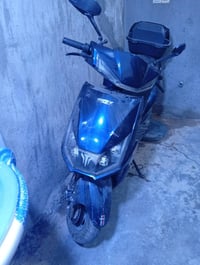 دراجة شحن للبيع السعر 500 بيها بطارية عطلانة  07702536226