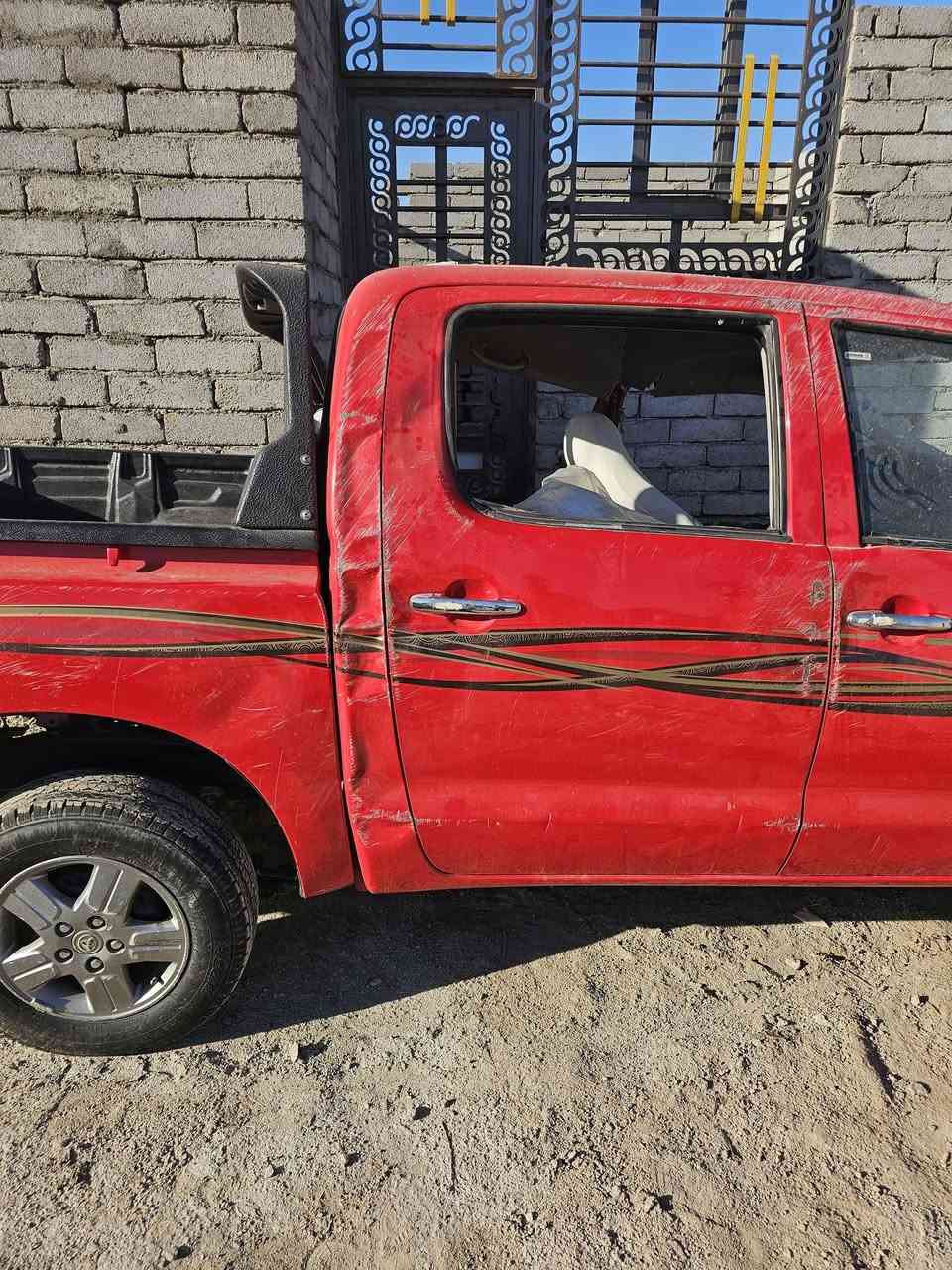 سلام وعليكم سياره 2015للبيع على حادثها حادث بيبان ثنين وتكمه والباقي بس شخوط يعني يصير بارد بيها السعر 130وبيها مجال اكفل كير ومكينه وشاصي   مكان البصرة قضاء الهوير الخاص ***********
