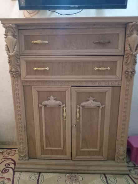 سلام عليكم غرفه فرعونيه ضخمه عراقي نظيفه 6 قطع مامصبوغه مكاني بغداد *********** بغذاد الكماليه
