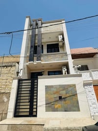 دار للبيع المساحه 100 متر ((خريطه بناء مميزه )) الواجهه 4 متر  النزال ...