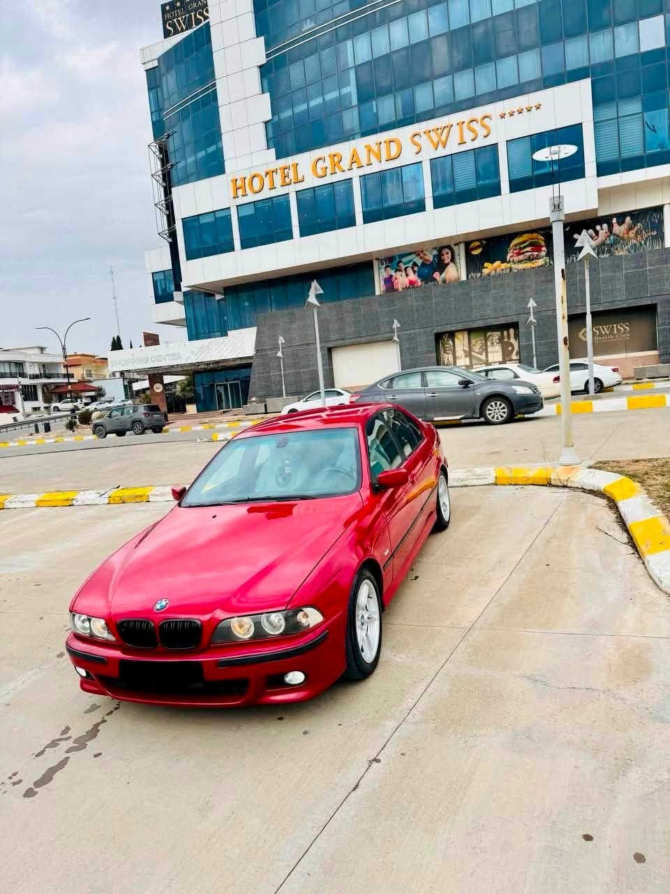 BMW E39
بیئیم سەقەر مۆدیل٢٠٠٣ بیلادM کوشن  هیتەر گێرو مەکینەوە تەبرید ساردو گەرم تەقەو رەقە موسو براوە محەوەر سبوغ سەقف و حیزام بە شەرت  مەنەفێست ئەسڵی بەشەرتی غرامەی مرور 

سەیارەکە چوار تایەوە ویلی M لۆکی لەژێرە 
   سعری 65 مەجالێکی برایانە
***********
