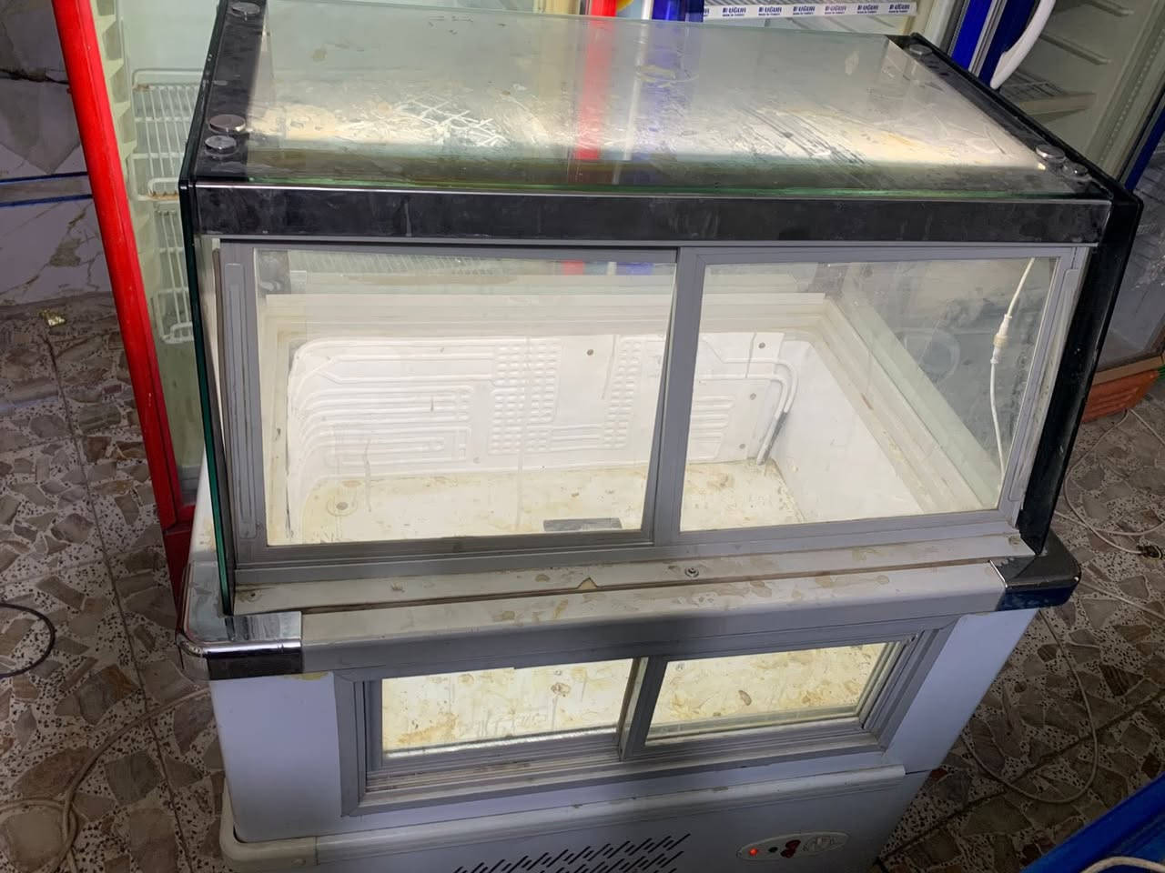 للبيع براد طرشي الاتصال *********** وتساب العماره ميسان حي الحسين الجديد مقابيل السوك الاخضر شارع ابو شاكرً
