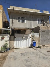 بيت للبيع (تفليش) في منطقة المشتل قرب شارع المدارس مساحة ١٣٧ م واجهة ٥...