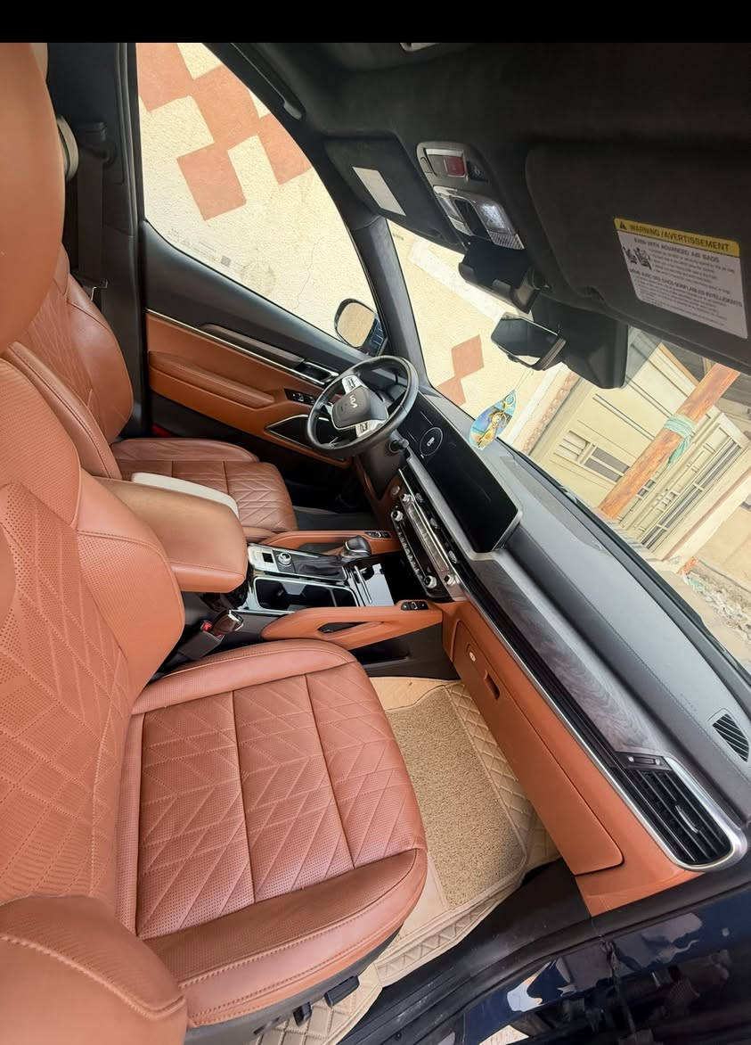 ‏‎كيا تيلورايدSX / اكس لاين برستيج (2024)🤍🔥
الفئة: PRESTIGE SX-X LINE 
لون ازرق متغير 
🚘 فول مواصفات 1/1 (أعلى فئة)
👈بدون ايرباكات 
🫵 تعريب وتحديث الشاشة ( يوتيوب + خرائط ويز بالعربي )
🏁عداد المسافه 24  
✨ داخل قرميدي 
🎖️فتحتين سقف 
🪞 مرايا شفط🔁 مرايا إشارات
🔥❄️ كشنات أمامية تدفئة وتبريد
🔥❄️ كشنات خلفية تدفئة وتبريد
👑 كشنات منفصلة VIP
🚀 تشغيل عن بعد
📡 رادار أمامي
📡 رادار جانبي
💡 لايتات LED زنون
🌤️ لايتات نهارية LED
📟 حساسات أمامية وخلفية
🎛️ هزاز ستيرن
💆‍♂️ مساج كشن السايق
🌈 إضاءة داخلية ليزرية
🎥 كاميرات محيطية 360 درجة
👁️‍🗨️ نظام النقطة العمياء
🛣️ تحذير مغادرة المسار
🧠 مثبت سرعة متكيف
🛑 مانع تصادم
🧳 باب خلفي كهرباء
💺 ميموري كشنات
🔊 نظام صوتي فاخر
بدون رقم  
والشراي يدلل (287) وبيها مجال بسيط 
مكان تواجد السيارة: بابل / حلة 
***********
