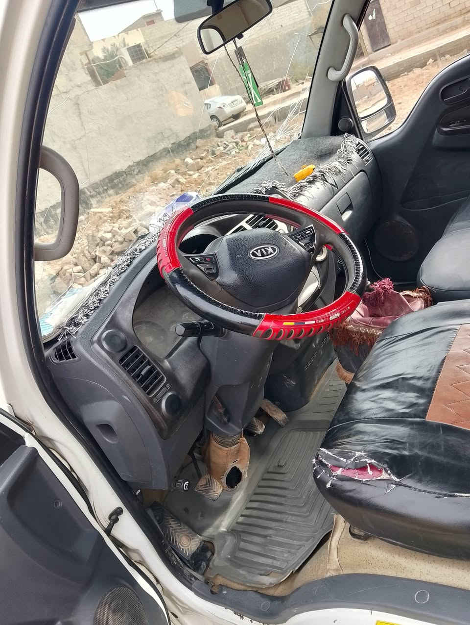 السلام عليكم  سياره كيا موديل 2013 للبيع بسمي رقم ديالى في دلي عباس الاستغفار على هذا الرقم ***********
