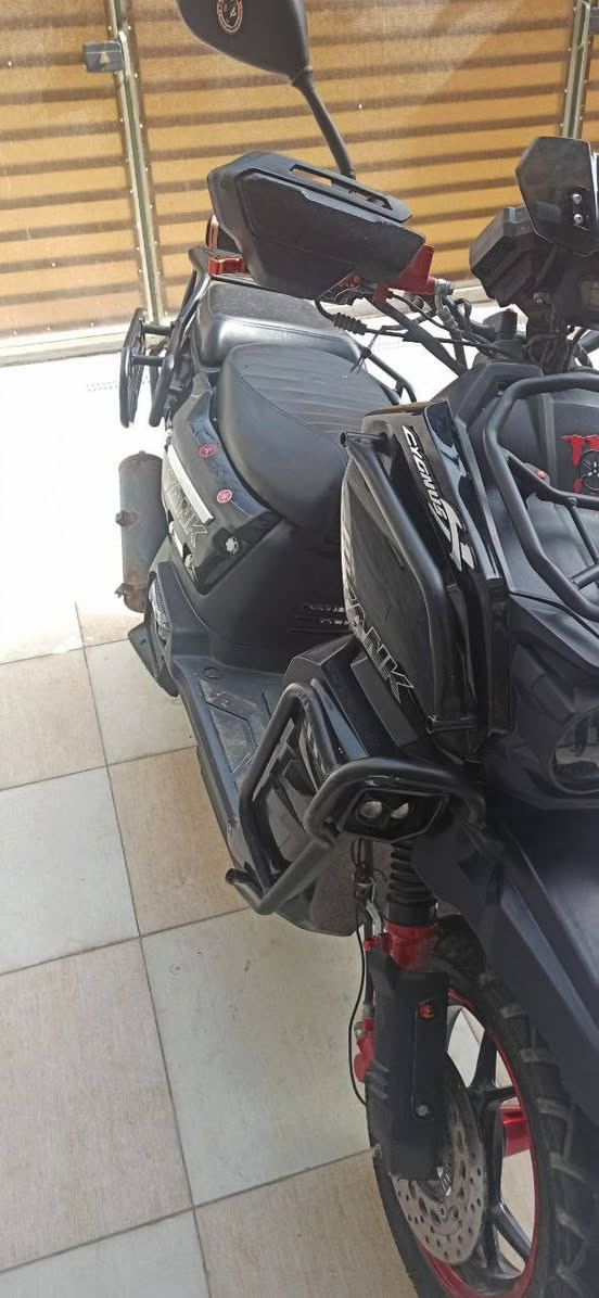 السلام عليكم دراجه جبلي صارله 3اشهر من طالعه من والكيل ماشيه 3الف السعر 650وبيه مجال حك الجيه حله نادر ***********
