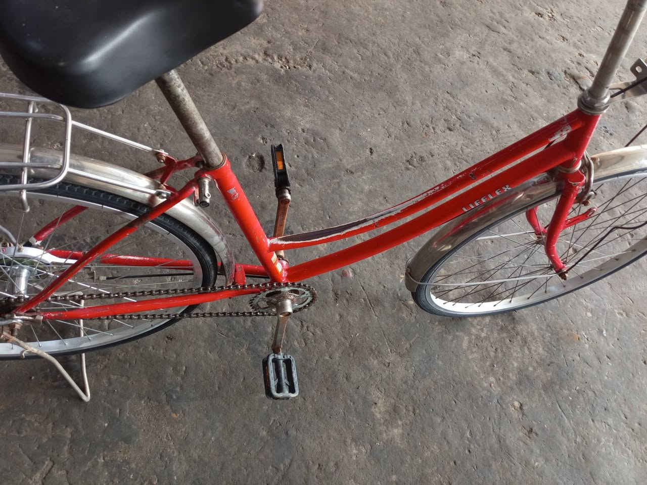 السلام عليكم من رخصة الادمن بيسكل بناتي حجم 26سعره 60وبي مجال مكاني حسينيه راشديه ***********
