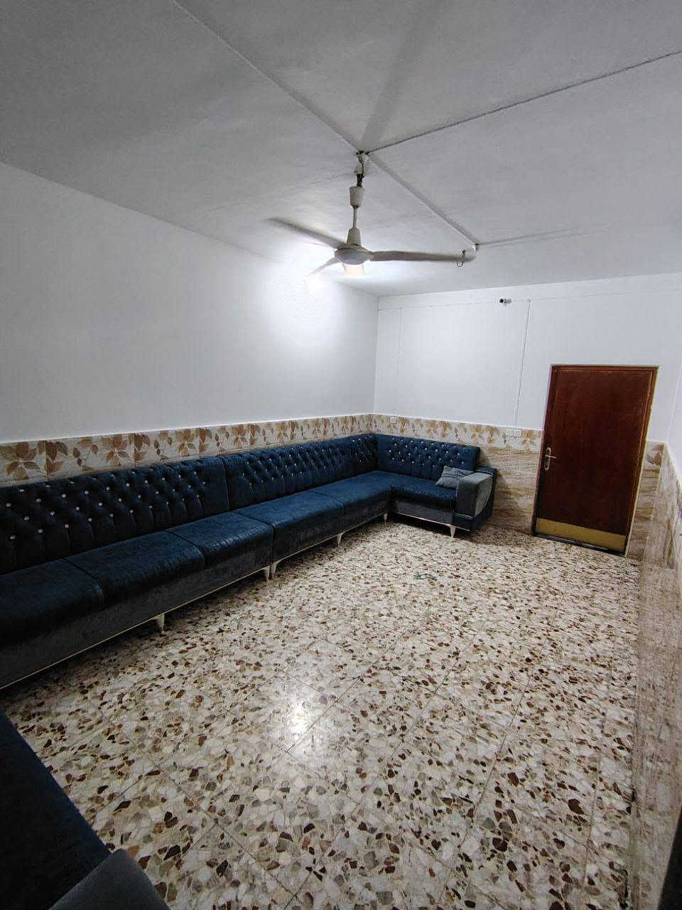 سلام عليكم
بيت للبيع حي الزهراء مقابيل المعهد الفني 

مساحه البيت 200م طابو صرف بناء درجه اولى

 البيت طابقين يحتوي ع 

ستقبال طابق الاول 

صاله ثنين طابق الاول والثاني 

غرف خمسه طابق الاول ثنين الطابق الثاني ٣غرف 

مطبخ + صحيات طابق اول + صحيات طابق ثاني 

+صحيات خارجيه 

السعر خاص 

للاستفسار ***********

