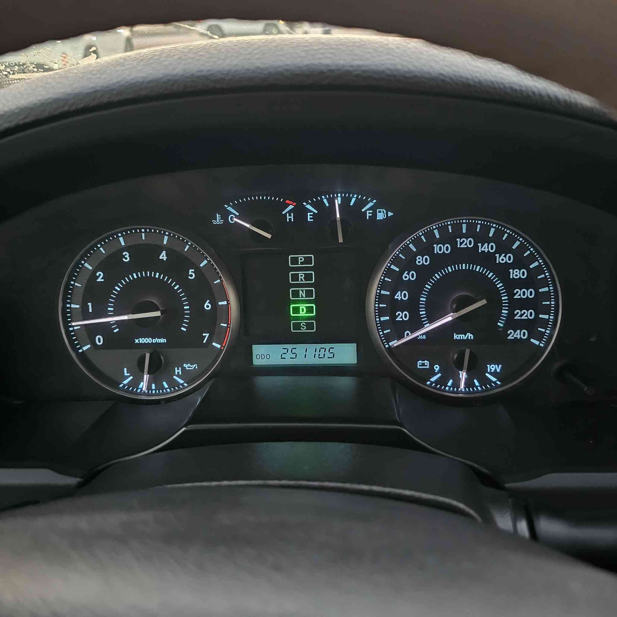 السلام عليكم لاندكروز 2009محدثه 2014 سياره مكفوله كفاله عامله عده صفحه جه عكس سايق شيلين شريط ومشلوع صبغ تحت شريط ومصبوغه تحته شريط سياره رقم بغداد بسمي تحويل ثاني يوم سياره مال بيت خير من الله الله شاهد ماشيه 251 مكاني بغداد معامل باويه. ***********
