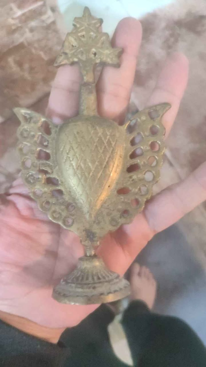 نحاسيات وتحف شمع دان
***********وتساب بغداد, العراق
