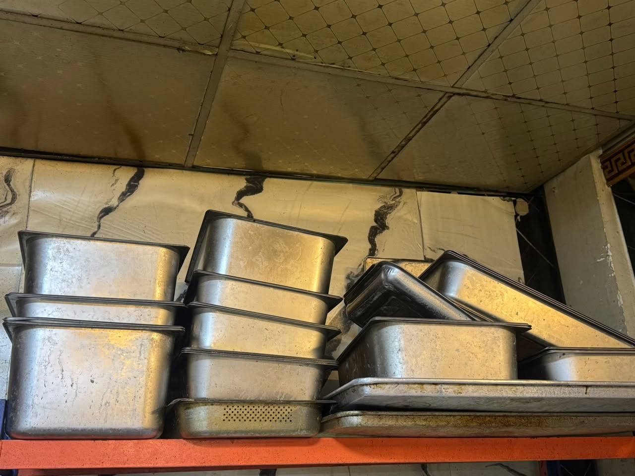 السلام عليكم غراض مطعم للبيع بسمايه الشارع العام ***********
