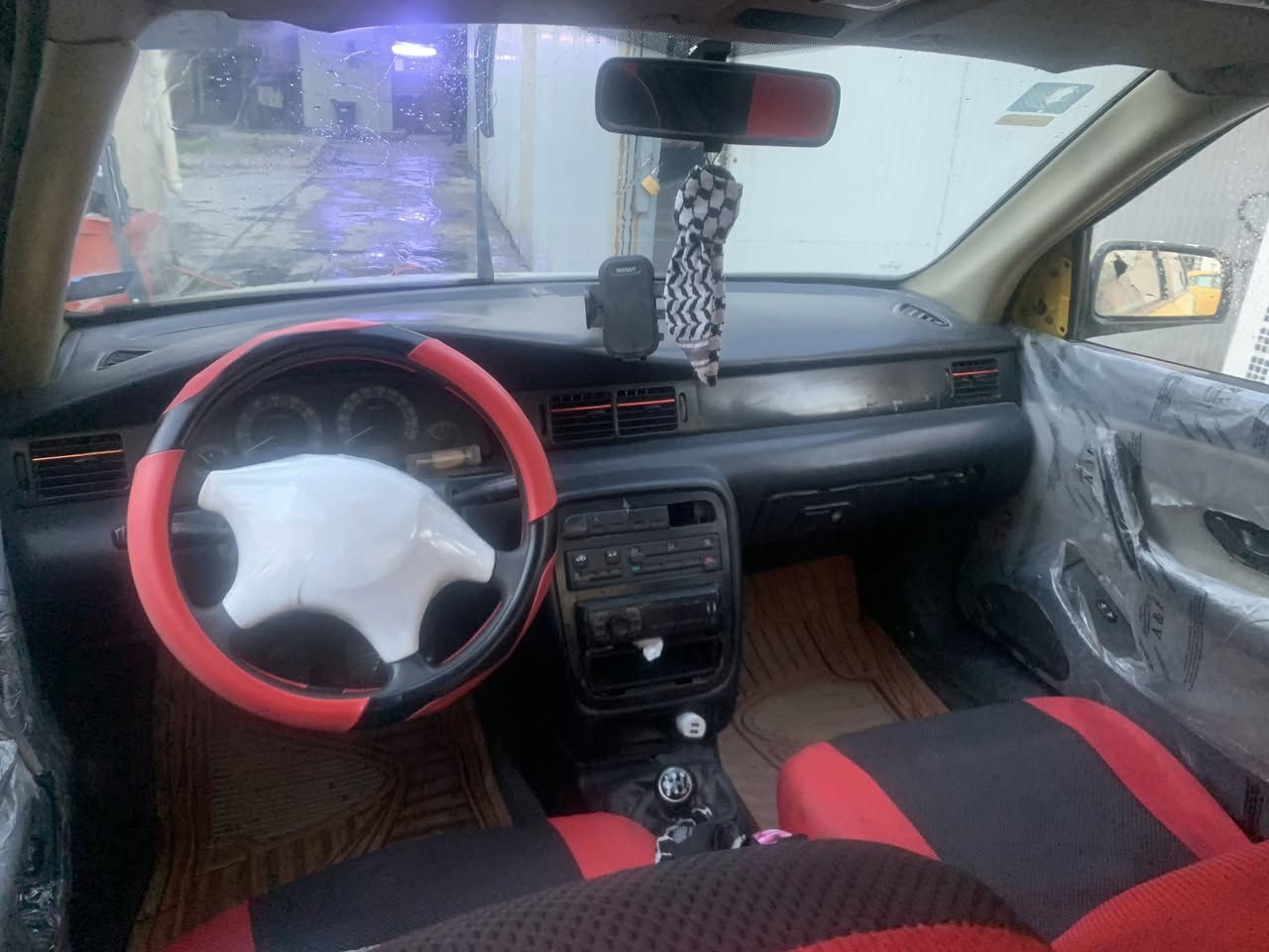 سمند 2009 نضيفه مكينه بيها صوت بكن سياره كامله عده المكينه بسمي مصفره من كل شي عارضها 25 وبيها مجال مكاني الدوره ***********
