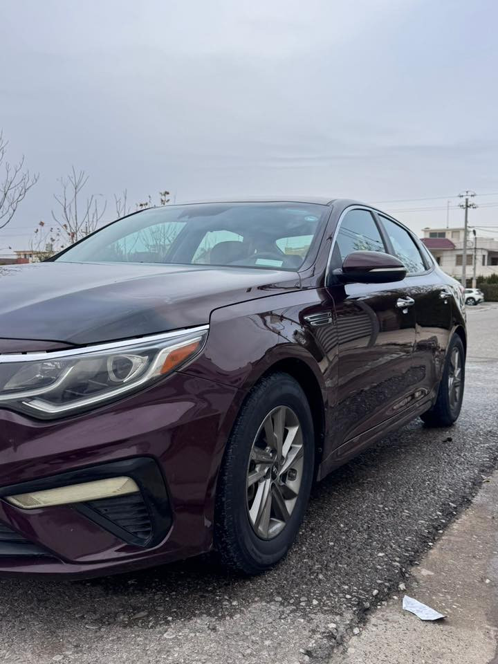 السلام عليكم كيا اوبتيما موديل 2020 سعر جدا مناسب صبغ فقط شبر بحافة البونيد من كدام  بدون ايرباك عدا ذلك السياره كفاله محرك بشرط مو مفتوح صدر كير كلها بشرط برغي مو مفتوح بيها  سياره خير من الله سياره باسمي شرط التحويل 
مكاني اربيل رقمي *********** واتس اب موجود سعر البيع 138
