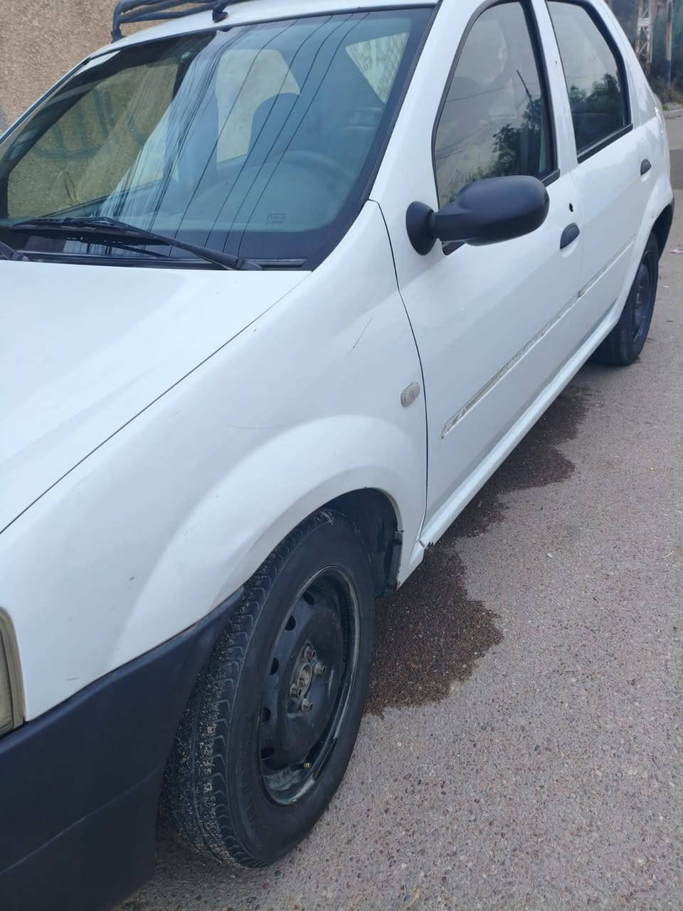 رينو لوكان موديل 2010 بيضه
مابيها حادث فقط طخه بقبغ الجنطه فقط 
كما موضح بالصور 
مكينه خيط تبخير 
صدرها 80%
يراد الها ملاحظات بسيطه
سياره ب اسمي تحويل ثاني يوم 
السعر 45
عنوان الغزالية
واتساب
***********
