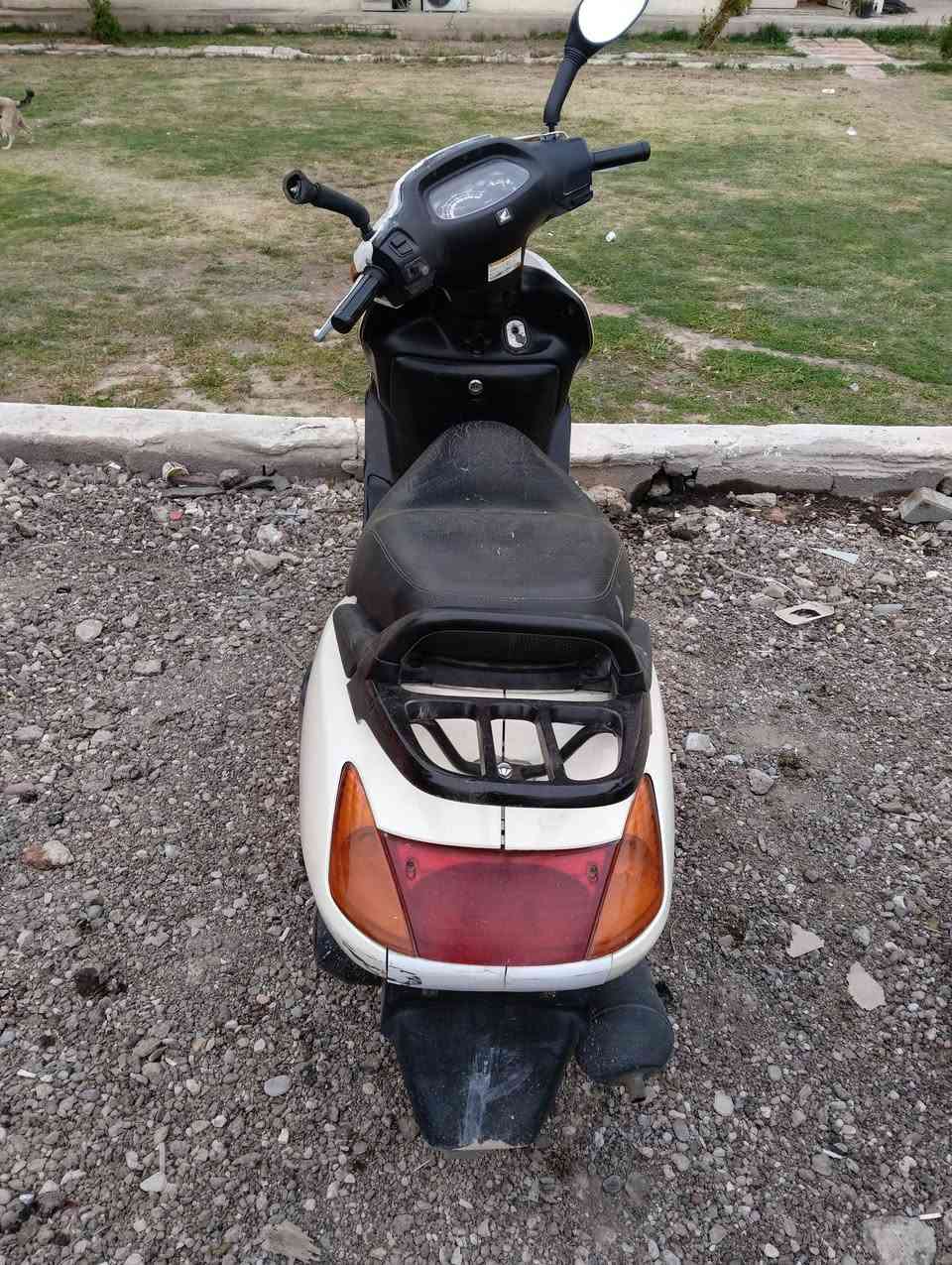 السلام عليكم 
سبيسي سرعة 100 ياباني 
الدراجة تشتغل سلف وهندر 
محركها ناعم حلو 
كهربائياتها كلها شغالة لايتات اشاير سلف كله شغال
للبيع بلاااش بـ 290 وبيها مجال للشراي 

***********
