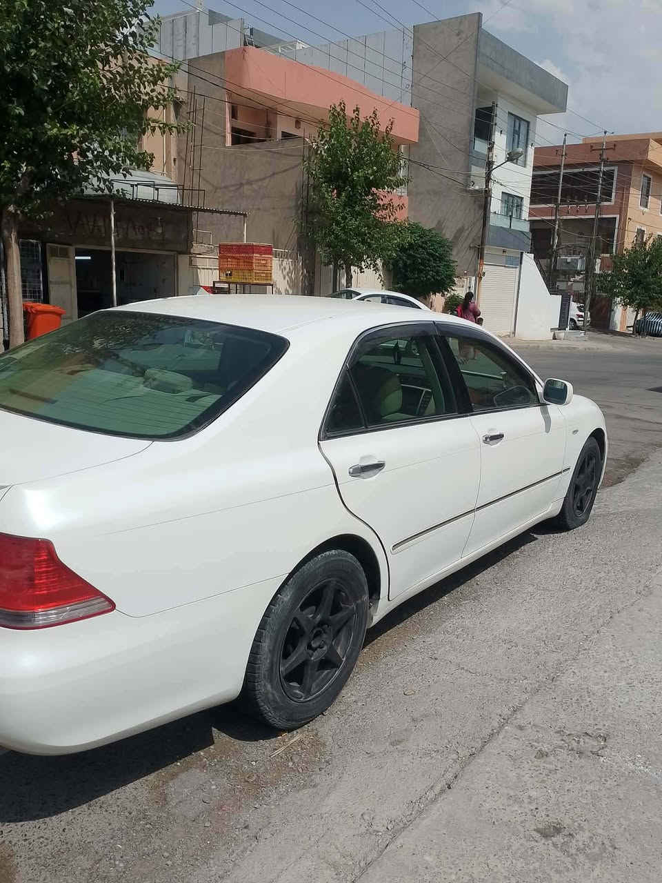 2004
180گێڕ و مەکینە بچوک
پێشی قرچێکی بچوکی هەیە
سەیارەکە سویچە
بڕاوەیە
بیلاد شاشەی
سەیارەکە فول فول عادیە
سەیارەکە کۆدی هەیە بە ناوی خۆمانۆیە
کامل مەسرەفە
هەموگیانی بە شەرت    ***********   *********** سعری 46
