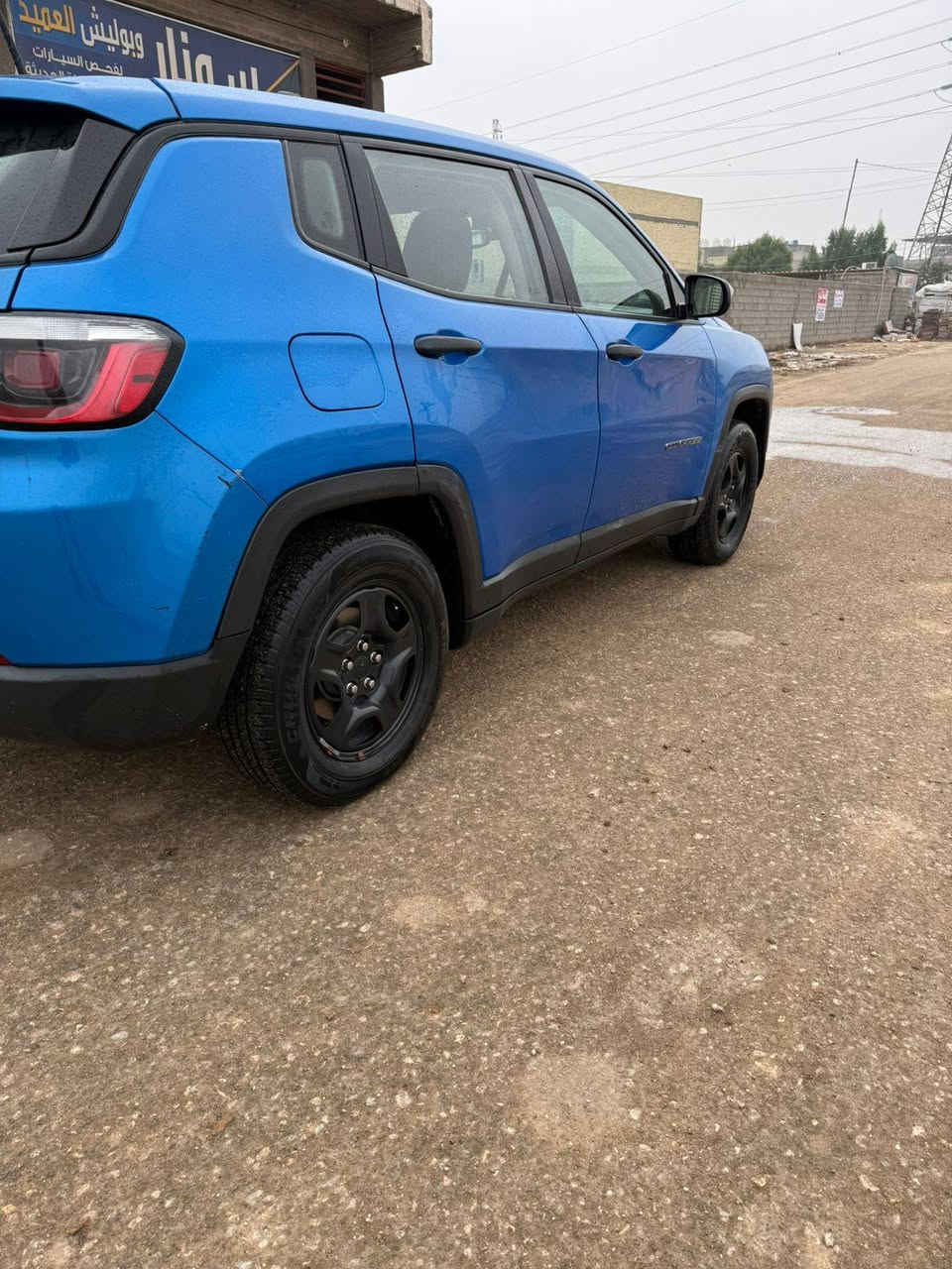 السلام عليكم جيب كومباس 2018 رقم بابل 
حادث موضح بصور صبغ جاملغ فقط بدون دواخل السياره جاهزه بدون نقص مكانها كربلاء السعر 98 
للاستفسار ***********
