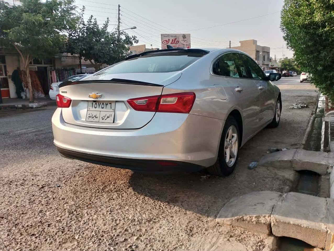 السلام عليكم  
للبيع ماليبو 2018 
المواصفات LT 
مخرك كير كهرباء خير من الله 
صدر 90‎%‎ 
حادثها جاملغ ايسر وبنيد 
ماشي 200 الف داخل نضيف
السعر 85 بيها مجال 
***********
