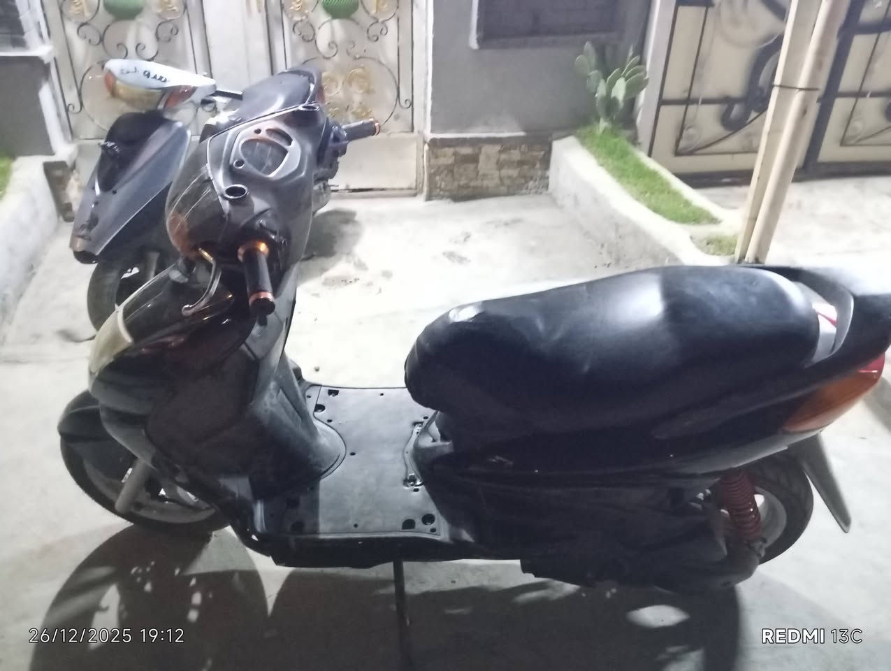 السلام عليكم سكنس نثيه ياباني ١١٠لايت زنون 
كامله من كلشي للبيع او مراوس حسب القناعه متواجد واتساب
***********
