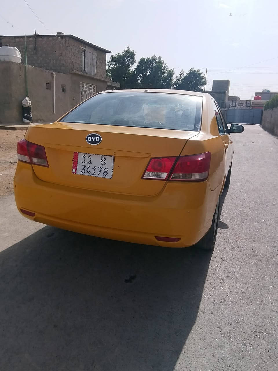 السلام عليكم بي واي دي 2011 بسمي  رقم انكليزي هيئه غرامه مصفره هزه جديده سنويه 2031 كير محرك مكفولات مصبوغه عام اثر جراد خفيف  وتلكيطات بلدواير  صدر جديد مكفوله من الحادث تبريد ثلج شاد منظومه جديده مع كمبريسر جديد تدفئه شاشه تاب سستم صوت السعر 55 وييهه مجال بسيط العنوان بغداد رقم الهاتف ***********
