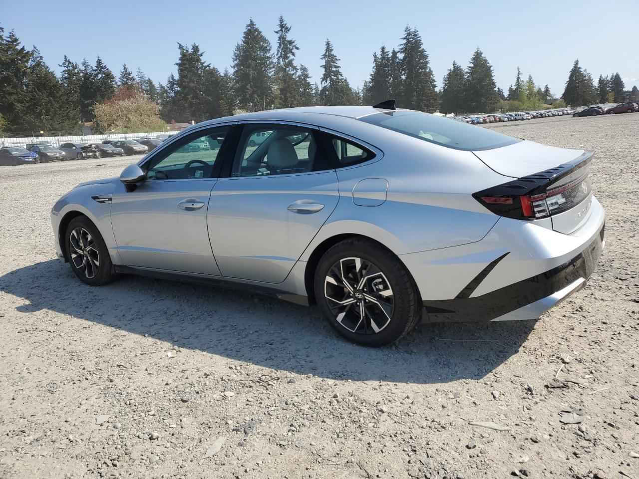 سلام عليكم سونتا 2024 اني مستوردة وتصليح درجه أولى   لونه رصاصي فضي  وارد امريكي حادث مرفوق بل منشور موضح ماشيه ١١ ألف رقمه بغداد أنكليزي  بأسمي  مكاني حي أور سبع قصور رقم الهاتف 
‎0772 144 6953  السعر ٢٠٥ وبيه مجال Colombo, Sri Lanka
