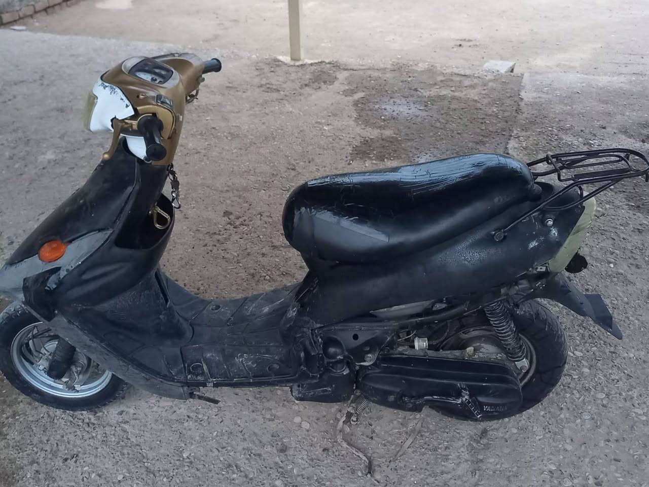 السلام عليكم
دراجة بيجي ياماها ام تسع زروف سرعة ٦٠ 
دراجة باتري جديد 
بيها نقص كفرات 
دراجة شغالة بالكامل 
كابريرها وصخ فقط
سعر ١٧٥ وبيها مجال 
مكان بغداد / جسر ديالى 
للاستفسار / ***********
