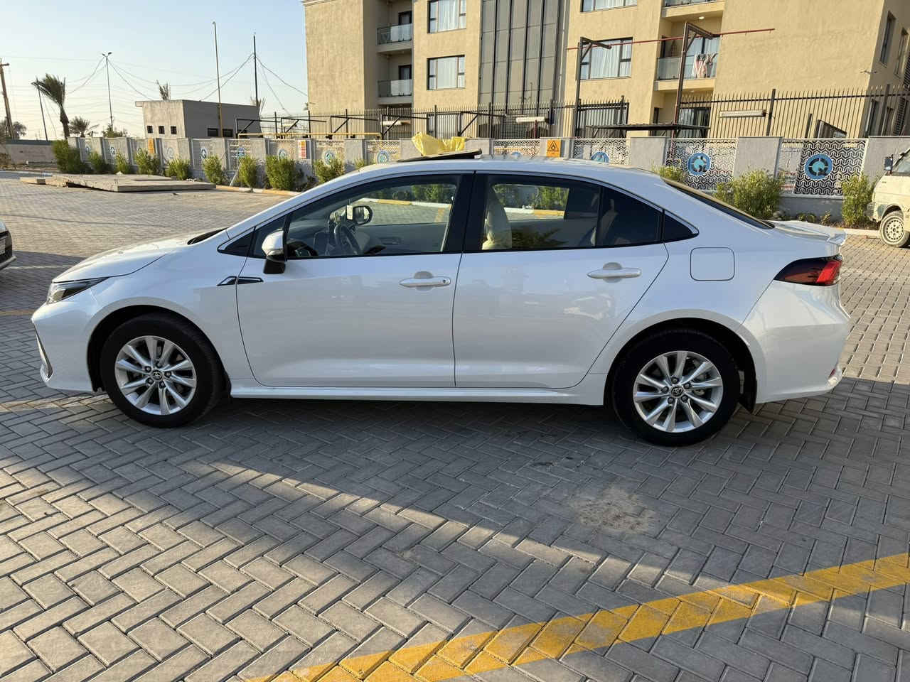 سلام عليكم
عندي كورلا ساز
 2024 فول مواصفات 
سياره بعده بضمان
ماشيه 11الف 
فول بصمه 
فتحه 
شاشه 
اشاير بل مري
سياره جديده لا ضربه ولا صبغ 
شحن لاسلكي 
سياره فول 1/1
سياره بسمي تريد وكاله تريد تحويل 
سعر 192 وبيه مجال حك جيه
***********
مكان سياره بغداد
