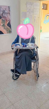 طالبة أول متوسط • مريضة سرطان • عربانة كهربائية