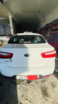 كيا ريو ٢٠١٢ حادثها جاملغ أمامي ايمن وشوية بالبنيد وبيه طخة جاملغ خلفي...