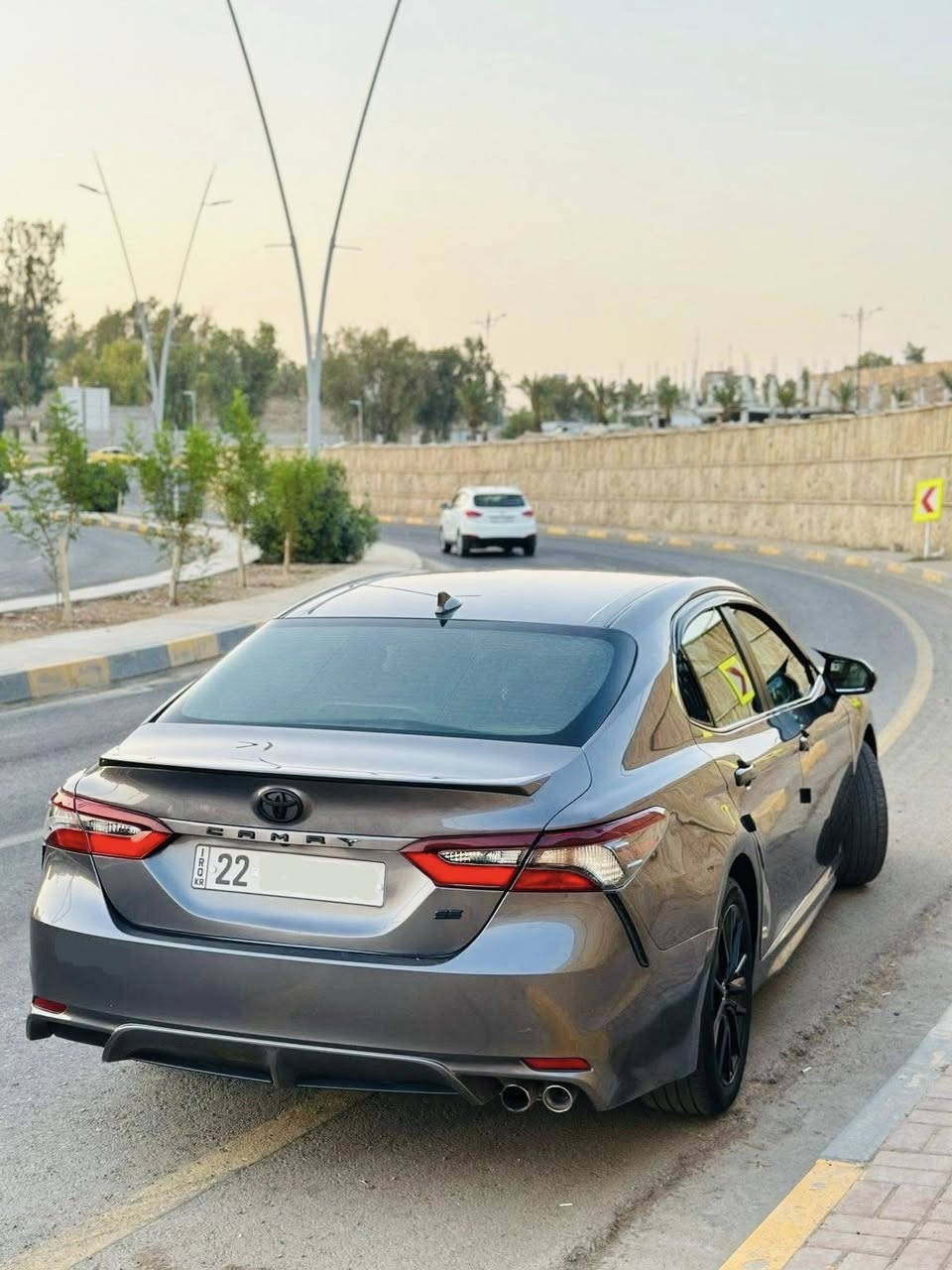 السلام عليكم
🚘 تويوتا كامري 2023
فئة SE

▪️ تحديث مسار
▪️ كروز كنترول لتثبيت السرعة
▪️ رادار أمامي + رادار جانبي
▪️ نظام توقف الطوارئ
▪️ شاشة أعطال السيارة
▪️ شاشة GPS للملاحة
▪️ تحكم بالستيرن
▪️ مقاعد جلد
▪️ مقعد السائق كهربائي
▪️ نظام قيادة Eco / Sport / Normal
▪️ محرك 2500 سي سي أربع سلندر
▪️ جير أوتوماتيك 8 سرعات
▪️ ويل كب كروم
▪️ أضوية LED زينون
▪️ كشافات ضباب أمامية
▪️ تكييف وتبريد أمامي وخلفي
▪️ كاميرا خلفية
💳هزه سنويه جديد
🛠️ ضرر جاملغ السايق كلير وشبر قبغ صندوق جوه حافت الرقم بدون دواخل شرط 
✅ المحرك كير شرط
✅ رقم هاتف 📞 ***********
