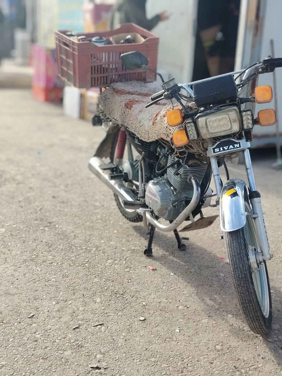 سلام عليكم ماطور للبيع سافين 2023 ( 2) سويجات بيه منفيس كامل شرط محرك شغل وامشي سعر 550 الف وبيه قليل
مكاني الحويجه 
***********
