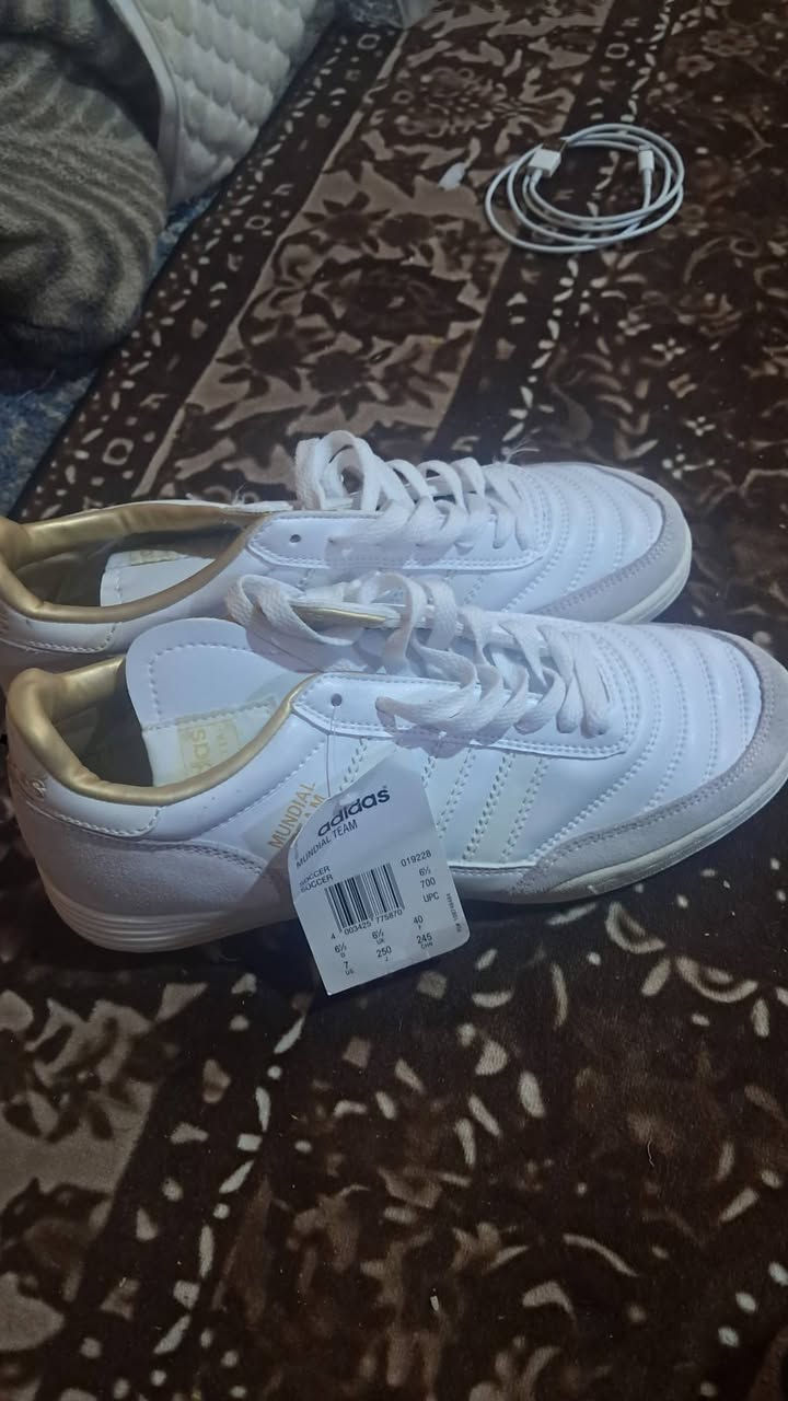 احذية نايك   ادداس  متنوعة السعر ٢٠ الف . خدمة توصيل
هـ.
***********
