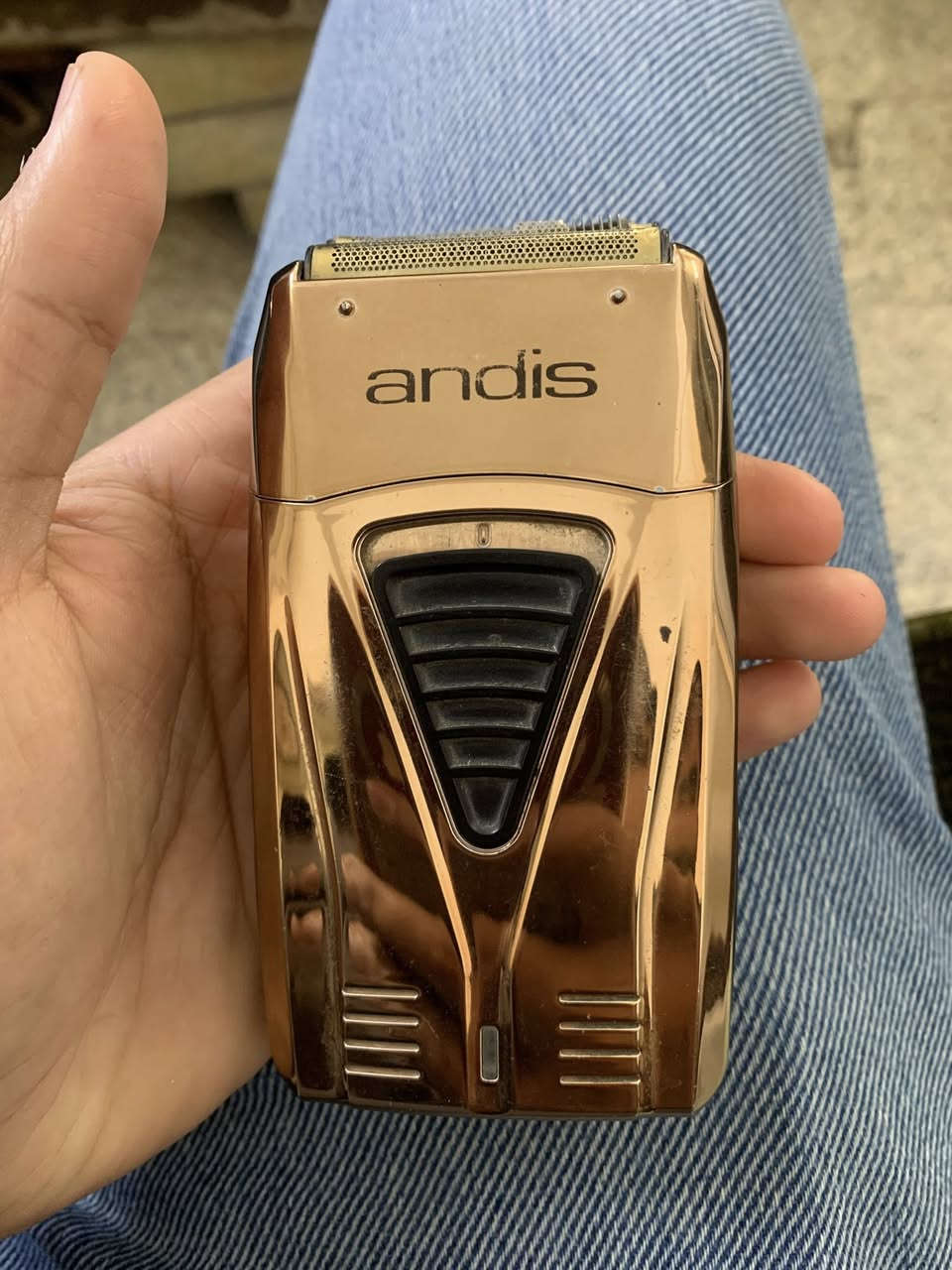 سلام عليكم مكينه البيع انديز اصلي سعرها ٦٠ الف مكاني الامين ثانيه*********** فقط محتاجه شبجه
