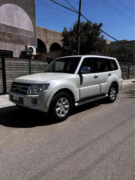 للبيع 
باجيرو2014 
 خليجي فول عدى الدمام الخلفي سياره كلش جديده و ما ناقصها برغي مسويلها صيانه من الدعاميه للدعاميه محرك كير كفاله من الفتح كله على وضع الشركة جواها تخم تاير جديد قبل فتره شديته صدر امامي خلفي كله نزلته بالكاع و شديت صدر اصلي 
دهن محرك و هايدروليك كير و فلاتر كله جديد حرفيآ السياره نكره سلف 
مواصفات السياره 
محرك 3500 
كير اوتماتيك و عادي 
انضمة قياده 
لوكير كله شغال كل انضمته شغاله 
سلايد روف 
تحكم ستيرن كامل 
تبريد 3قطع 
كشنات كهرباء 
داخل جلد 
مرايه شفط ويه السويج 
7راكب الكشن الخلفي بلع 
لايت اصفر بلادي و العالي زنون 
زراك لايت بلاجكتر 
حساس خلفي بلادي 
السياره كلش نضيفه 
مكفوله من الصبغ فقط عندي ربع الدعاميه الأماميه صبغ و بارد بسيط بقبق الصندوك و ناشر السونار بالمنشور 
السياره رايدها ب 170$ بيها مجال بسيط 
للأستفسار التواصل على الرقم *********** متوفر واتساب 
ملاحضه السياره رقم بغداد بسمي احولك ثاني يوم 
مكان السياره بغداد الجادريه بغداد
