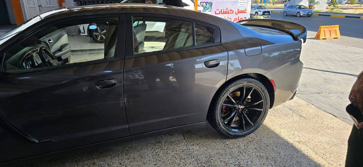 السلام عليكم جارجر SXT خليجي 3600 موديل 17  فول مواصفات السياره مال بيت النقص لبيه كم قطعه بارد وصدر شويه تعبان  لباقي مكفول كفاله عامه عل سونار السونار موجود بل صور  كم قطعه بيهه بارد اموضحهن بل صور البارد السعر170 وبيه مجال مامتواجد بلفيس الموشراي خلي يعبر المنشور رحمه الوالديكم السوك كلشي بي اسف عله الاطاله الرقم التلفون ***********
