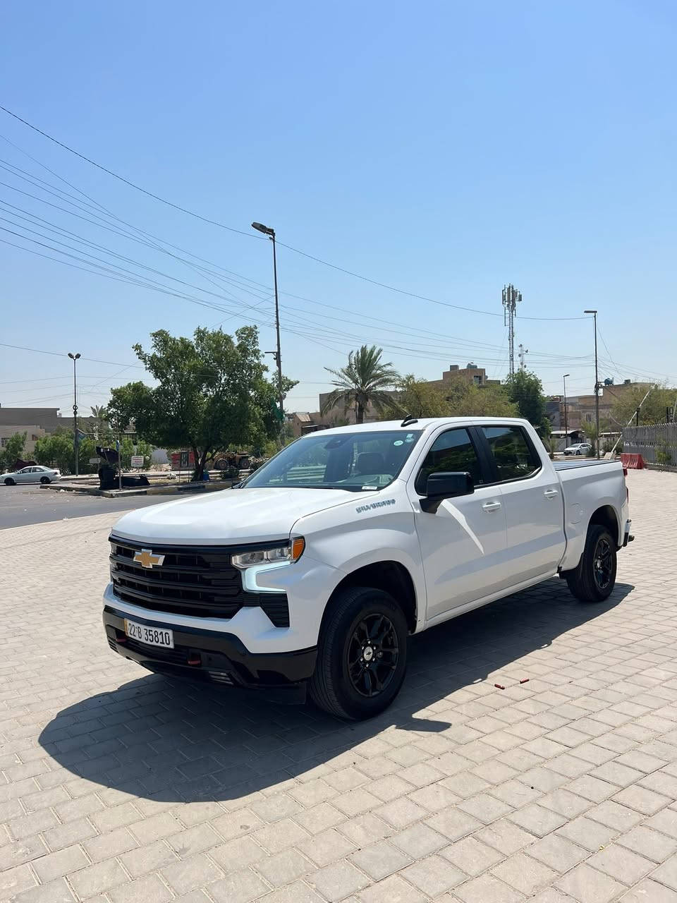 السلام عليكم 
شوفر سلفرادو 2025  5300 V8 RST
موصفات شاشه و بصمه وتشغيل عن بعد و كشن كهرباء و تدفى كشنات و رادار امامي و جانبي و مثبت سرعه. 
حادثها موضح بالصور مبدل بنيد و جاملغ وبدنه 
ماشيه 17000mi رقم اربيل  السعر (315$) 
مكان سياره بغداد شارع فلسطين 
***********
