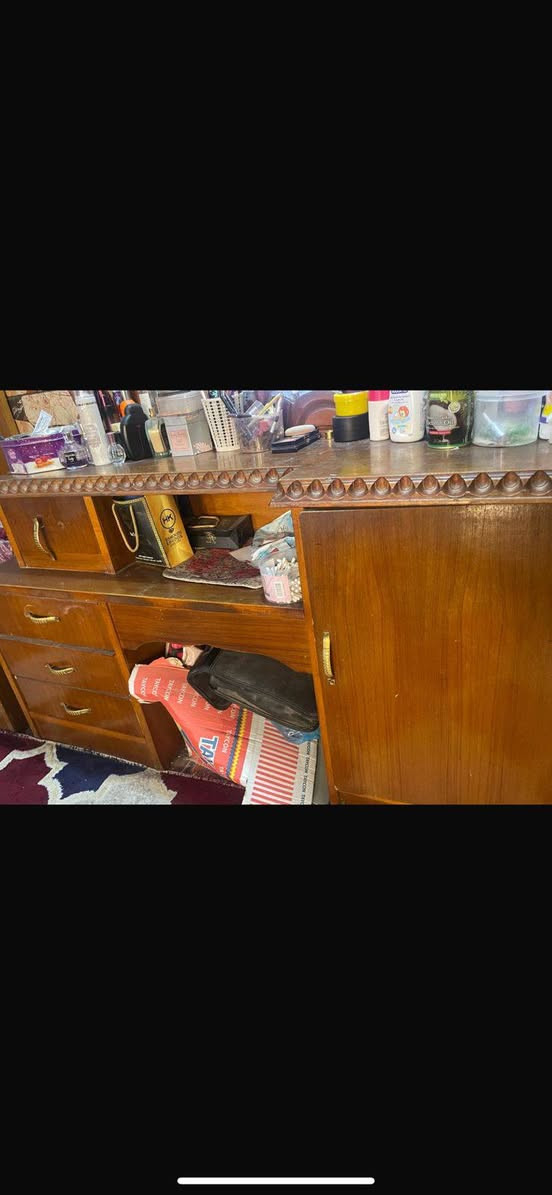 سرير نفرين 
كومديات 2
ميز مرايا 
زاوية 
نظيفات للبيع


**إذا كنت صاحب هذا الإعلان وتريد حذفه لأي سبب، رجاءا أرسل رسالة إلى الدعم الفني**