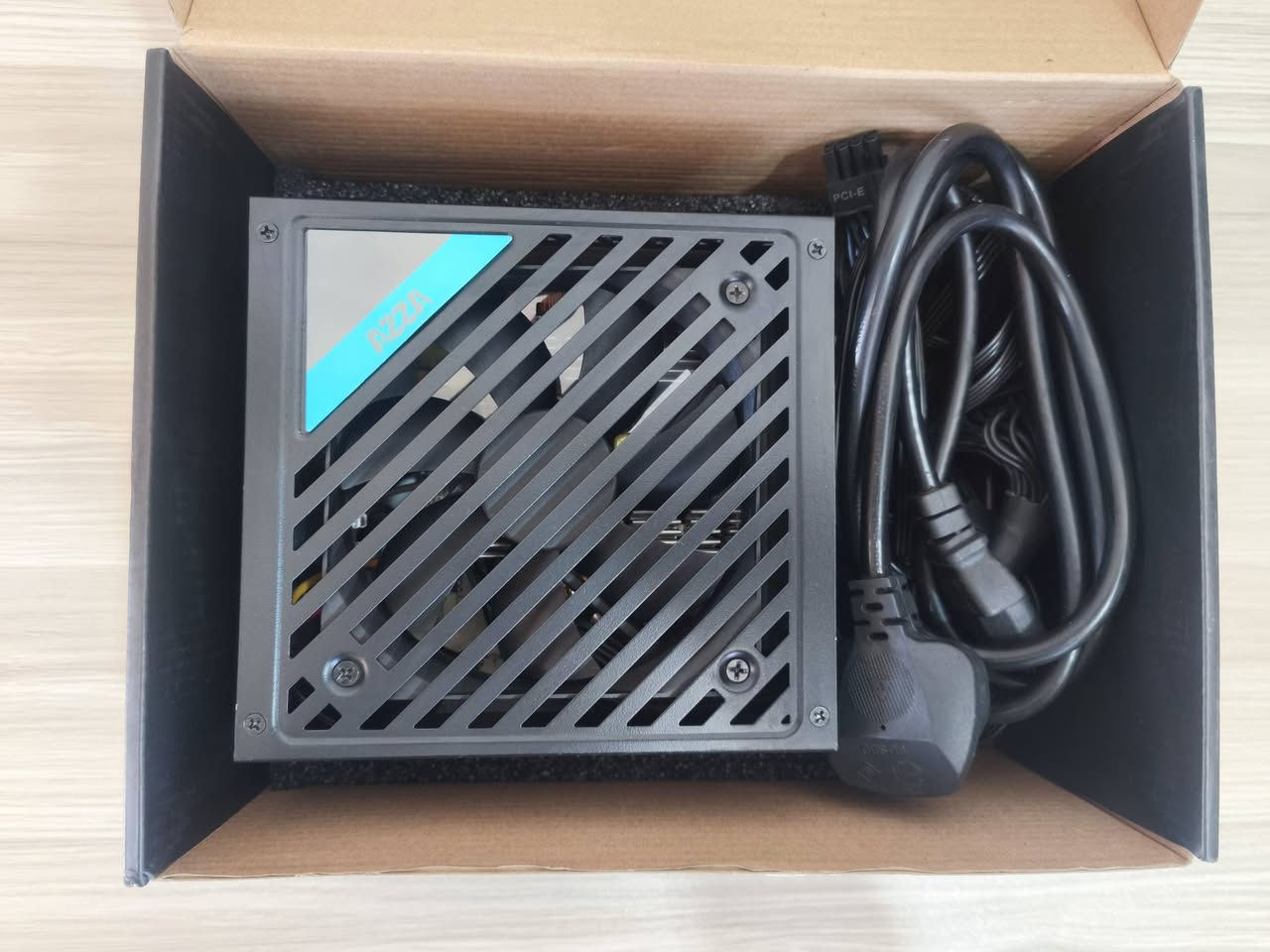 السلام عليكم 
بورسبلاي مستخدم نظيف جداً بالكارتونه للبيع
AZZA 550w 80+ BRONZE 
السعر 50 الف (سعر ثابت)
مكاني بغداد ومتوفر توصيل


**إذا كنت صاحب هذا الإعلان وتريد حذفه لأي سبب، رجاءا أرسل رسالة إلى الدعم الفني**