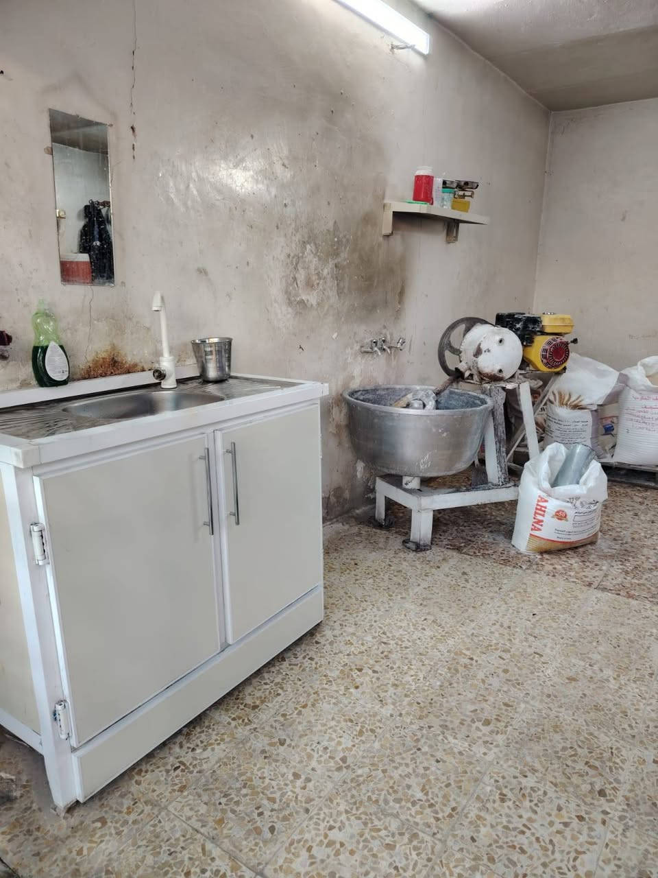 سلام عليكم مخبز للبيع لعدم التفرغ المخبز بي اجازه مال نفط العنوان نجف حي ميسان شارع البوريات قرب اسواق العال الاستفسار ***********
