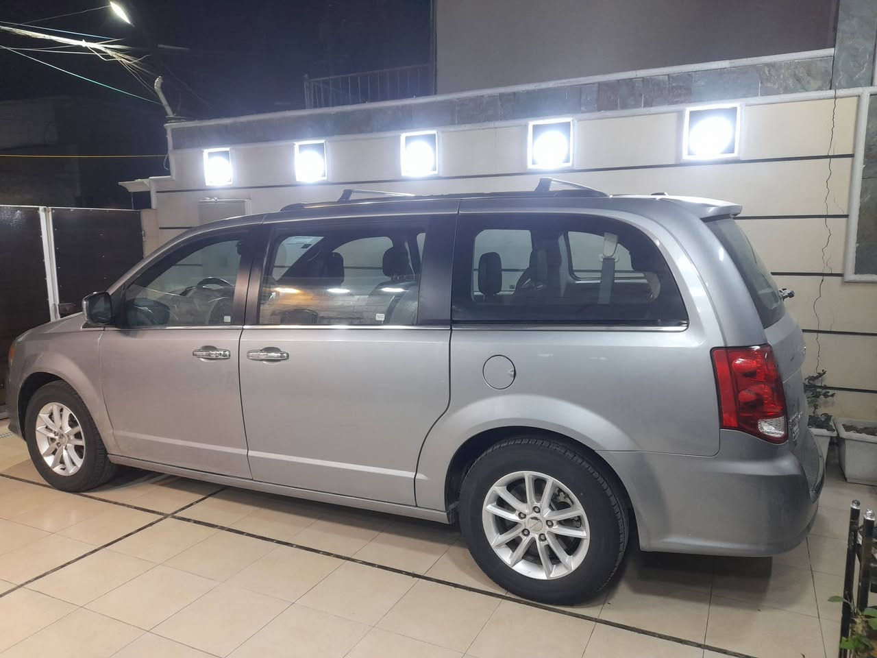 دوج كرفان موديل 2019
رقم بغداد  بسمي 
سعر 18500 $
***********
