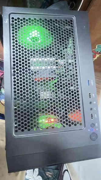 تجمعيه للبيع فقط كيس فقط مفتوحه غير مستخدمه للالعاب 
المعالج Ryzen5 3600
كارت الشاشه GTX 1660 TI
Ram 16
Motherboard B450
Psu 650 w 
هارد HDD 1T
SSD 256 m.2
السعر 550 وبيه مجال 
***********
