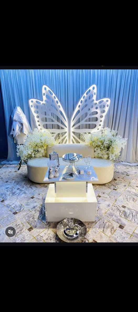 سلام عليكم عندي كوشتين للبيع الخشب ام دي اف درجة اولى كاملة هية وغراضهة الوحدة ب٤٠٠
هذا رقمي ***********
