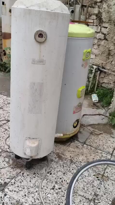 السلام عليكم 
يوجد غراض بيت مستعمله للبيع نضيفه كلش 
غساله هايسنس 14 كيلو باب اعلى
مبرده عاموديه برو الحجم الكبير 
سخانات عدد 2 واحد مستعمل واحد جديد 
جربايه نفر والدوشك مالتهه جديدات 

للحجز مراسله الرقم او الاتصال ***********
