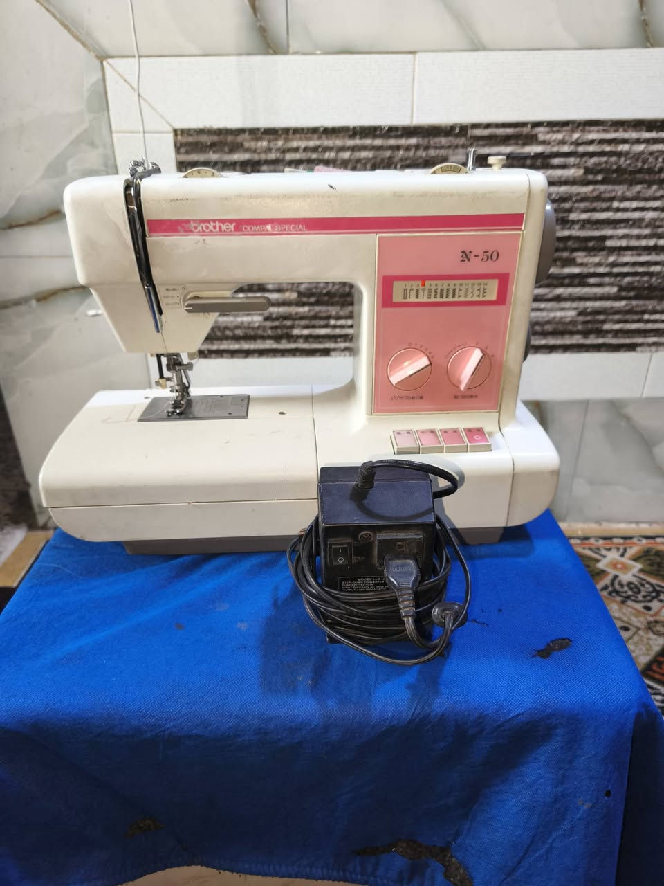 العبيدي الشهداء الاولى قرب مدرسة الاكرمين 
ماكينة خياطة برازر Brother
موديل N-50 Compal Special
يابانية أصلية
شغالة 100%
تحتوي على عدة غرز
مناسبة للخياطة المنزلية والتفصيل
السعر 150 قابل للتفاوض
***********
