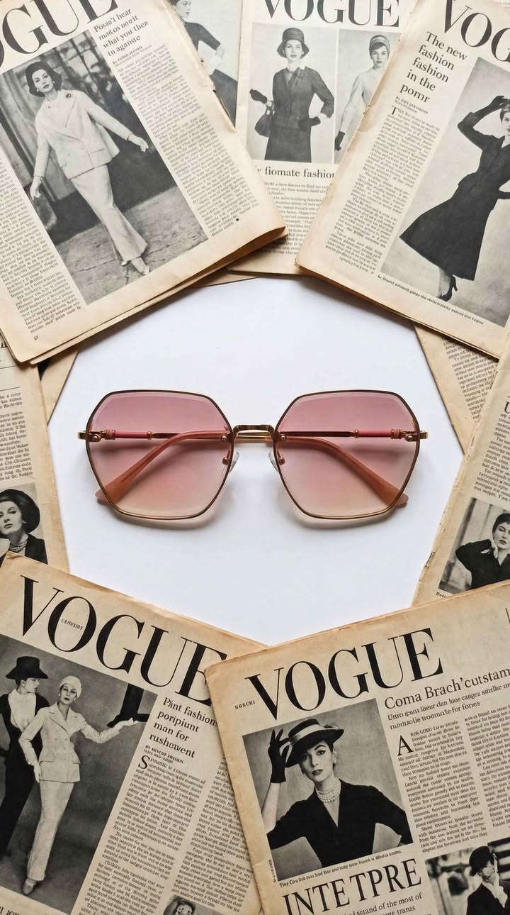 حيث تلتقي الحرفية بالخيال ✨💎
استمتعي بالفخامة المطلقة مع نظارة كارتييه السداسية. تصميم يجمع بين الدقة المتناهية في الإطار الذهبي والعدسات المتدرجة بألوان الأوركيد والوردي. قطعة لا تذبل بمرور الزمن، مصممة لمن يعشقون التميز الصامت والراقي.
لماذا ستحبينها؟
إطار ذهبي خفيف جداً يمنح راحة استثنائية.
تصميم سداسي عصري بلمسة كلاسيكية خالدة.
أذرع رفيعة تنتهي بلمسات وردية ناعمة تتناغم مع لون العدسات.
ملاحظه بدون حافضه بغداد, العراق


**إذا كنت صاحب هذا الإعلان وتريد حذفه لأي سبب، رجاءا أرسل رسالة إلى الدعم الفني**