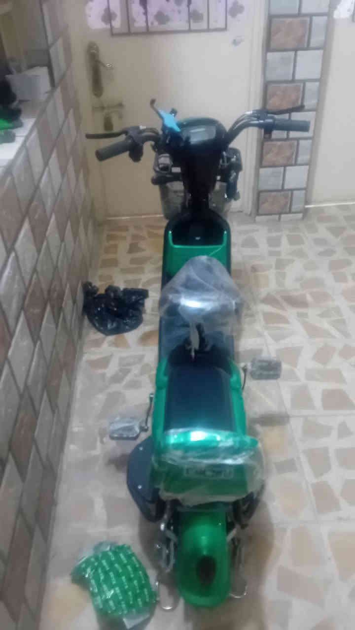 دراجه شحن للبيع تشتغل بصمه السعر  250  الف وبيها مجال الاتصال على هذا الرقم *********** مدينه الصدر
