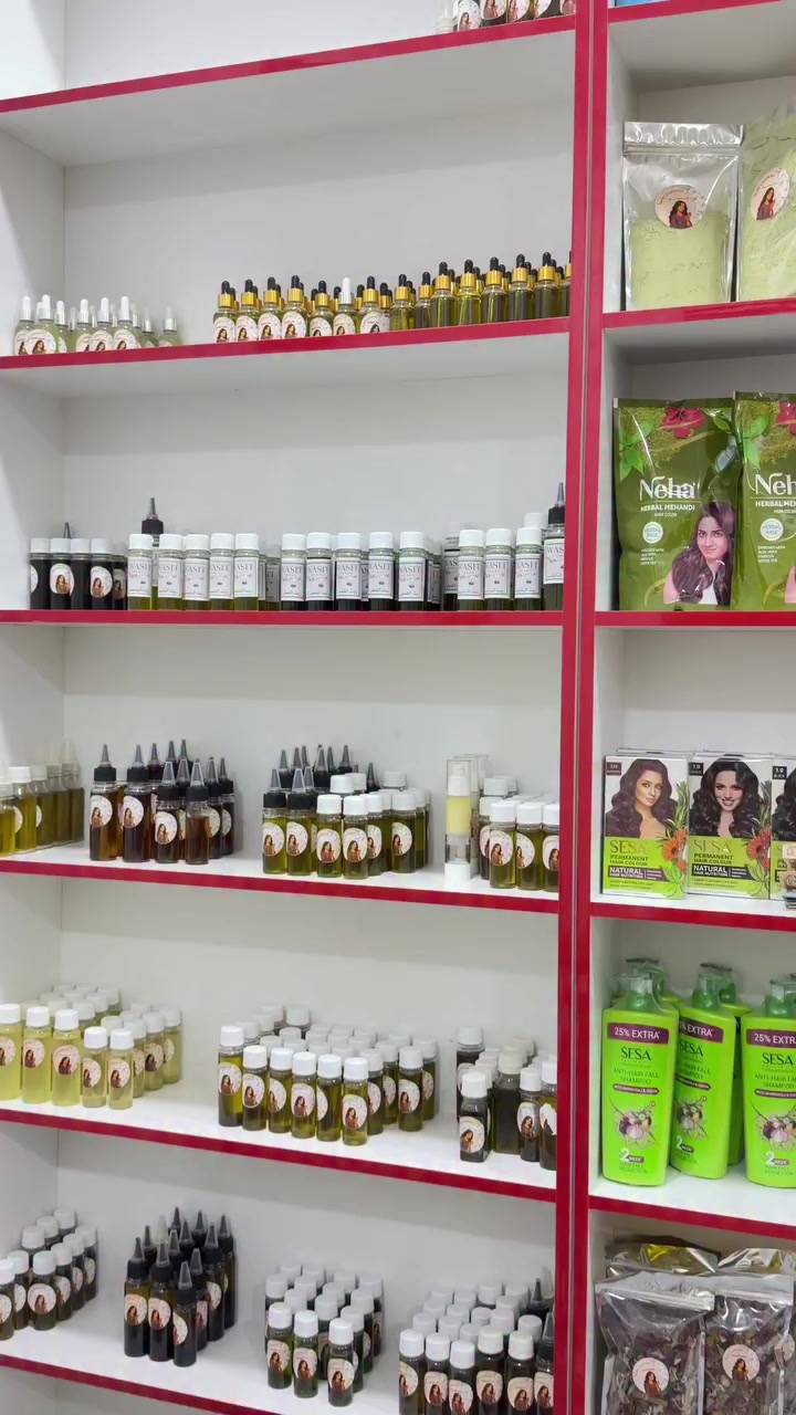 راح أكولكم سر… 
أغلب البنات يبتعدون عنه بسبب الريحة… 
بس هو من أقوى الزيوت لعلاج مشاكل الشعر!

زيت القطران الطبيعي

إذا شعرك: 
يتساقط بكثرة 
بيه قشرة 
بيه فراغات 

فهذا الزيت معروف بقدرته على تنظيف فروة الرأس 
وتقوية البصيلات الضعيفة.

وأكثر ناس جربوه يكولون: 
الريحة قوية… 
بس النتيجة أقوى!

إذا تحبين أعرفج الطريقة الصح لاستخدامه للشعر 
اكتبي بالتعليقات: أريد الطريقة 🌿 #مشاط #سدر #حنّة #اكسبلورexplore #سدر_طبيعي


**إذا كنت صاحب هذا الإعلان وتريد حذفه لأي سبب، رجاءا أرسل رسالة إلى الدعم الفني**