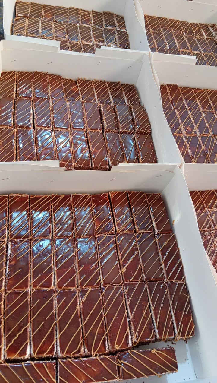 قطع كيك حسب الطلب 🍰 
الحجز قبل يوم او يومين 
يتوفر توصيل داخل شهربان 🚗 
#ديالى #كيك #كيك_مناسبات #عمل_كافه_انواع الكيك #حلويات


**إذا كنت صاحب هذا الإعلان وتريد حذفه لأي سبب، رجاءا أرسل رسالة إلى الدعم الفني**