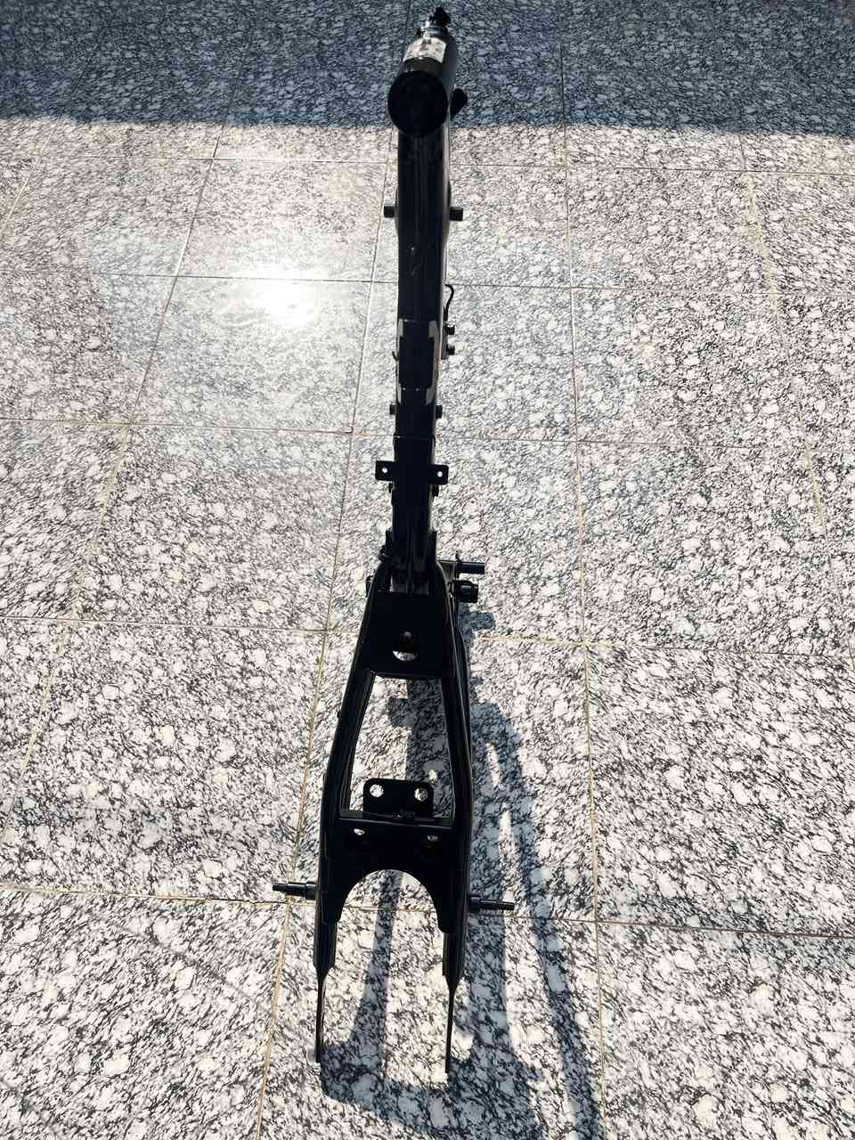 السلام عليكم شاصي اوراق اصولي مديل (22)شاصي بجيس مصبوغ حراري شرط تجي تكلب شاصي وشوف وراقه  يلا تأخذ واني خادم اوراقه كامله سعر (375) مو شراي لا تراسل ولا تتصل 
مكاني البصره القرنه   ***********
