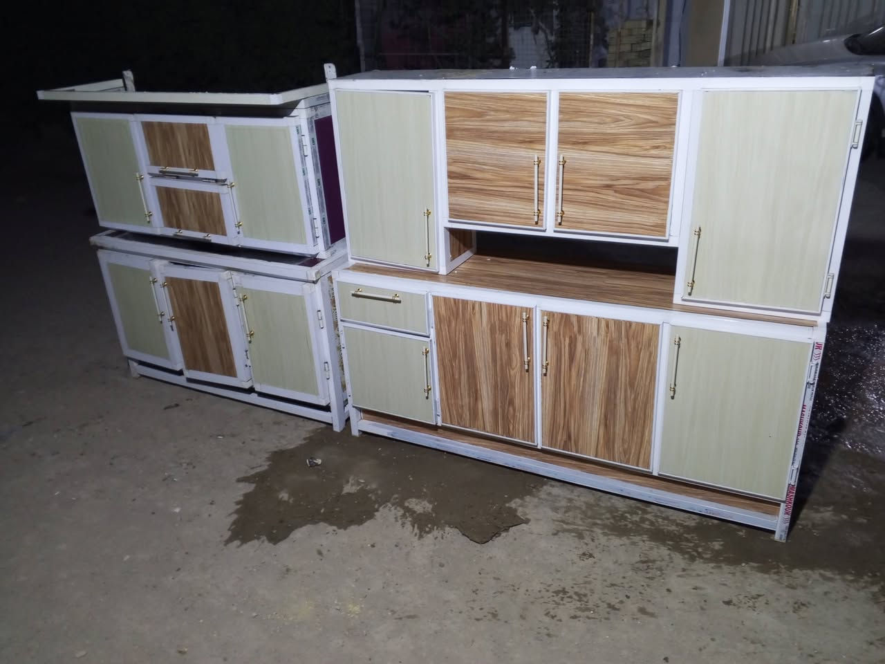 كاونتر نضيف 4قطع القاسم حي العسكري***********
